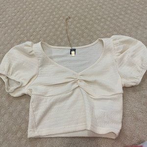 ruffle white/beige  crop tee super soft